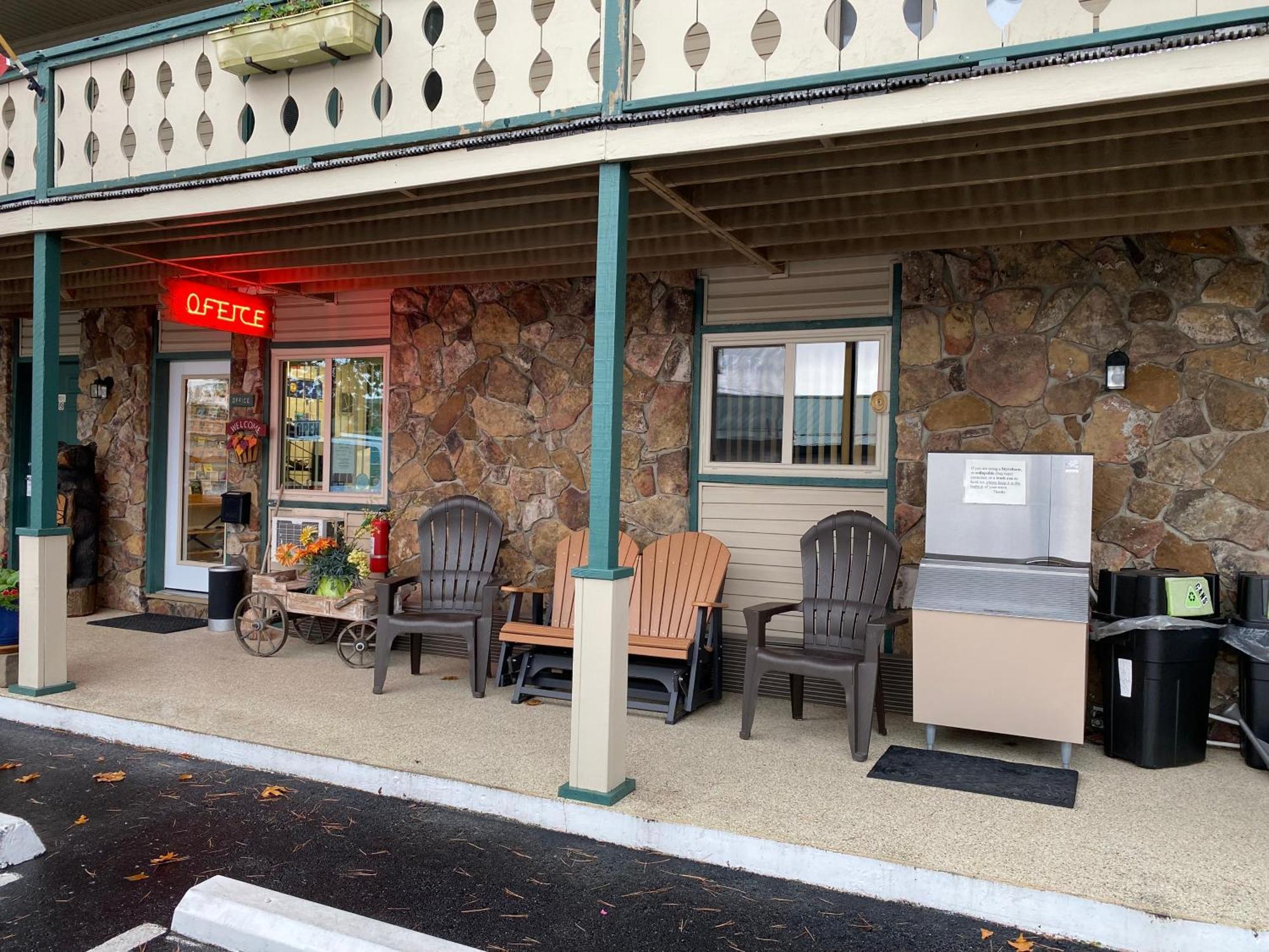 Edelweiss Inn ユリーカ・スプリングス エクステリア 写真
